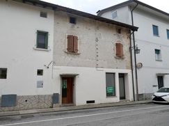Casa Bi/Trifamiliare in Residenziale