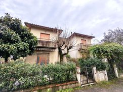 Casa Bi/Trifamiliare in Residenziale