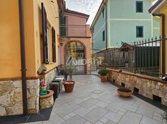 Casa Bi/Trifamiliare in Residenziale
