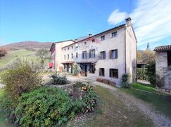 Casa Bi/Trifamiliare in Residenziale