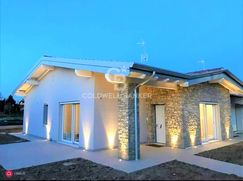 Casa Bi/Trifamiliare in Residenziale