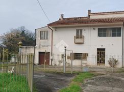 Casa Bi/Trifamiliare in Residenziale