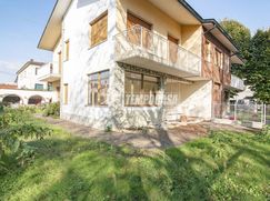 Casa Bi/Trifamiliare in Residenziale