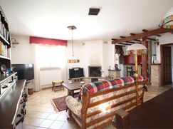 Casa Bi/Trifamiliare in Residenziale