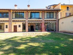 Casa Bi/Trifamiliare in Residenziale