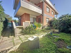 Casa Bi/Trifamiliare in Residenziale