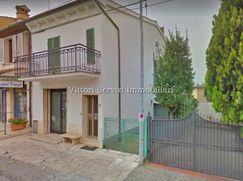 Casa Bi/Trifamiliare in Residenziale