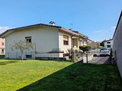 Casa Bi/Trifamiliare in Residenziale
