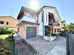 Casa Bi/Trifamiliare in Residenziale