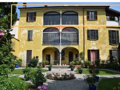 Casa Bi/Trifamiliare in Residenziale