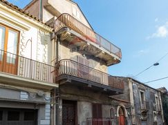 Casa Bi/Trifamiliare in Residenziale