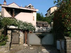 Casa Bi/Trifamiliare in Residenziale