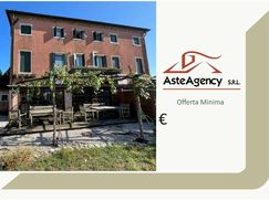 Casa Bi/Trifamiliare in Residenziale