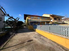 Casa Bi/Trifamiliare in Residenziale