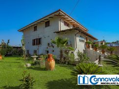 Casa Bi/Trifamiliare in Residenziale