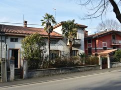 Casa Bi/Trifamiliare in Residenziale