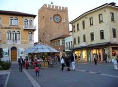 Attività/Licenza (con o senza mura) in Commerciale