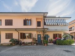 Casa Bi/Trifamiliare in Residenziale