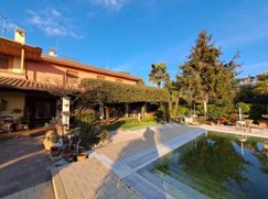 Casa Bi/Trifamiliare in Residenziale