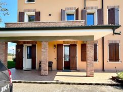 Casa Bi/Trifamiliare in Residenziale