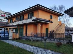 Casa Bi/Trifamiliare in Residenziale