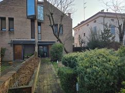 Casa Bi/Trifamiliare in Residenziale