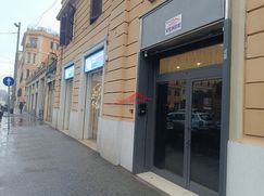Negozio/Locale commerciale in Commerciale