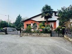 Casa Bi/Trifamiliare in Residenziale