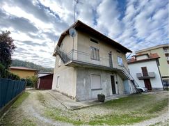 Casa Bi/Trifamiliare in Residenziale