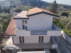 Casa Bi/Trifamiliare in Residenziale