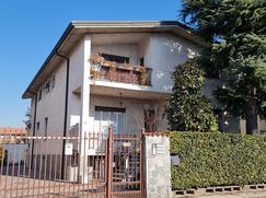 Casa Bi/Trifamiliare in Residenziale