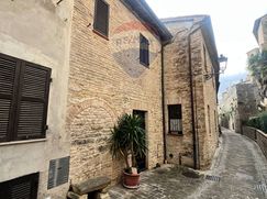 Casa Bi/Trifamiliare in Residenziale