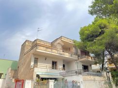 Casa Bi/Trifamiliare in Residenziale