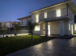 Casa Bi/Trifamiliare in Residenziale