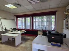 Negozio/Locale commerciale in Commerciale