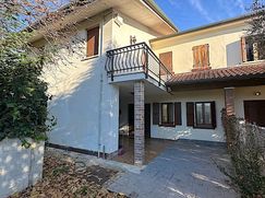 Casa Bi/Trifamiliare in Residenziale