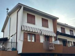 Casa Bi/Trifamiliare in Residenziale