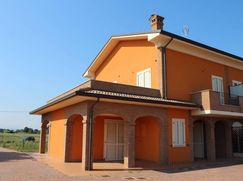 Casa Bi/Trifamiliare in Residenziale