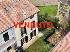 Casa Bi/Trifamiliare in Residenziale