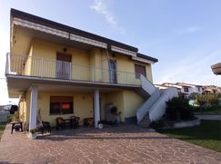 Casa Bi/Trifamiliare in Residenziale