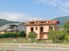 Casa Bi/Trifamiliare in Residenziale