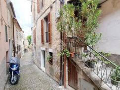 Casa Bi/Trifamiliare in Residenziale