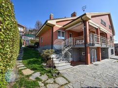 Casa Bi/Trifamiliare in Residenziale