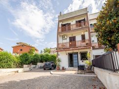 Casa Bi/Trifamiliare in Residenziale