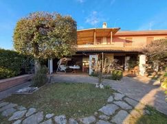 Casa Bi/Trifamiliare in Residenziale