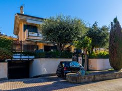 Casa Bi/Trifamiliare in Residenziale