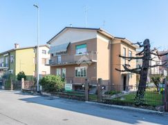 Casa Bi/Trifamiliare in Residenziale