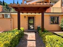 Casa Bi/Trifamiliare in Residenziale