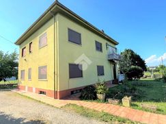 Casa Bi/Trifamiliare in Residenziale