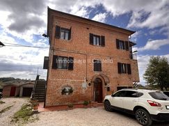 Casa Bi/Trifamiliare in Residenziale